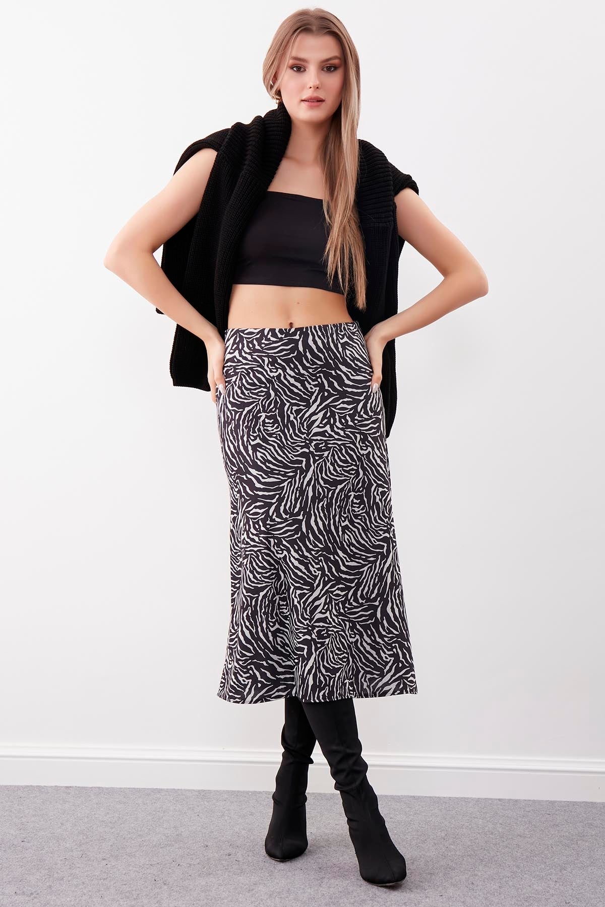 ELEGANT PATTERNED SKIRT