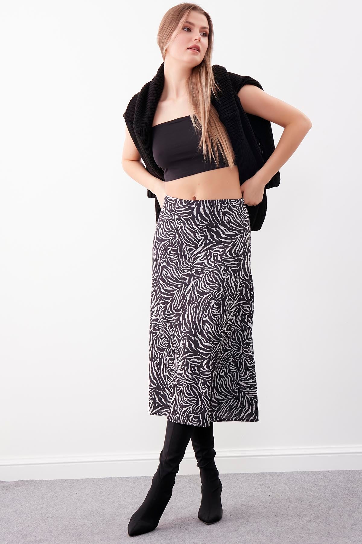 ELEGANT PATTERNED SKIRT