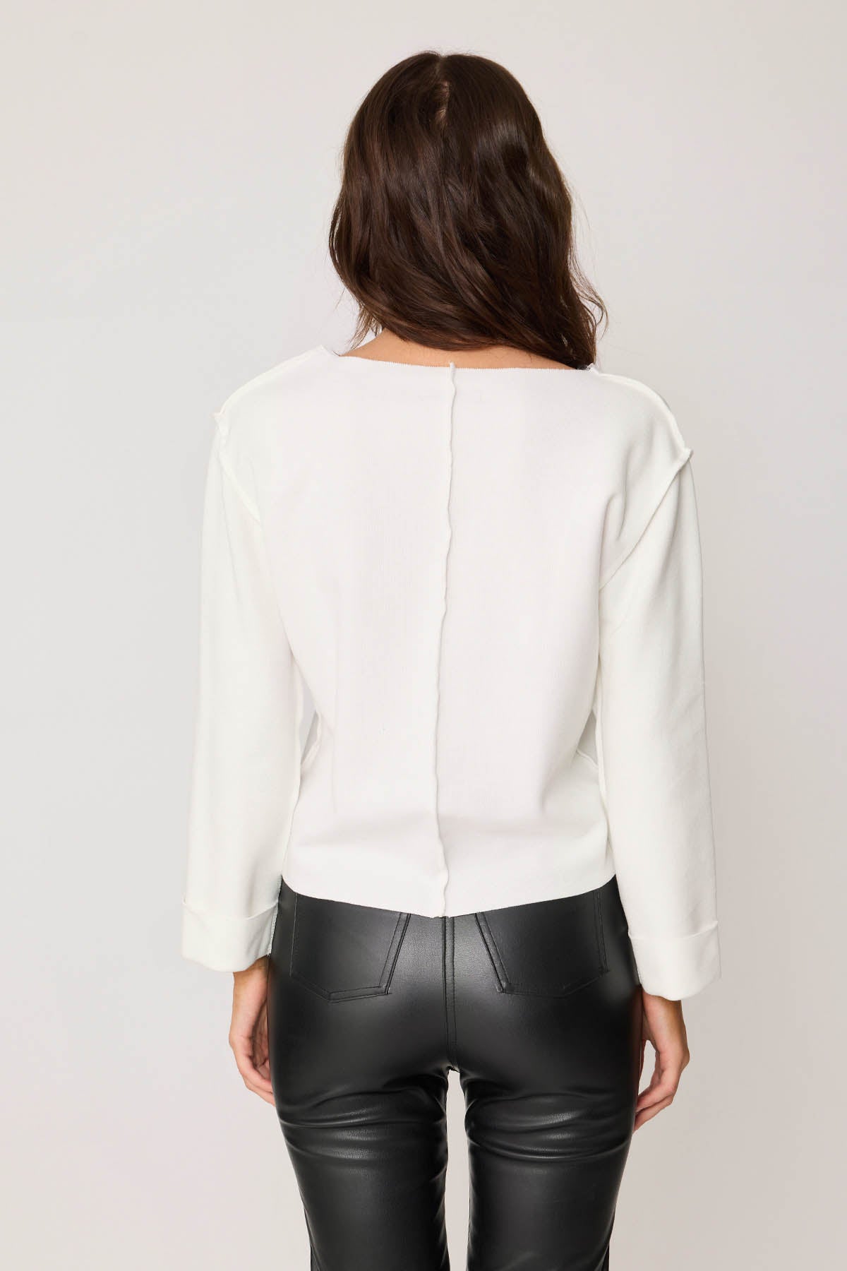 CUT V-COLLAR REVERSE-STITCH BLOUSE