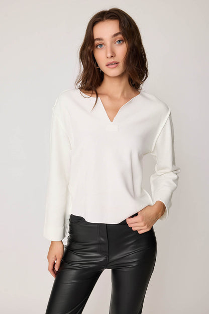 CUT V-COLLAR REVERSE-STITCH BLOUSE