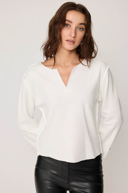 CUT V-COLLAR REVERSE-STITCH BLOUSE