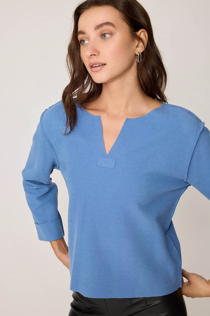 CUT V-COLLAR REVERSE-STITCH BLOUSE