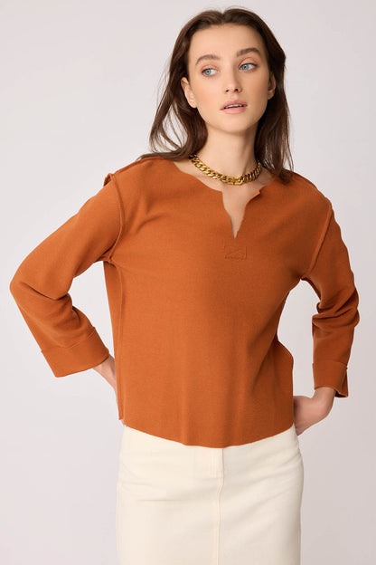CUT V-COLLAR REVERSE-STITCH BLOUSE