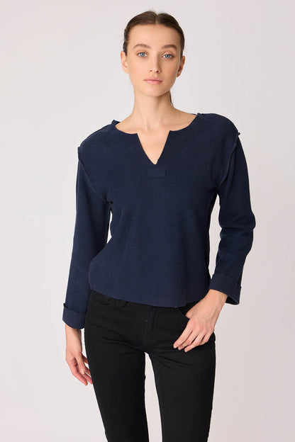 CUT V-COLLAR REVERSE-STITCH BLOUSE