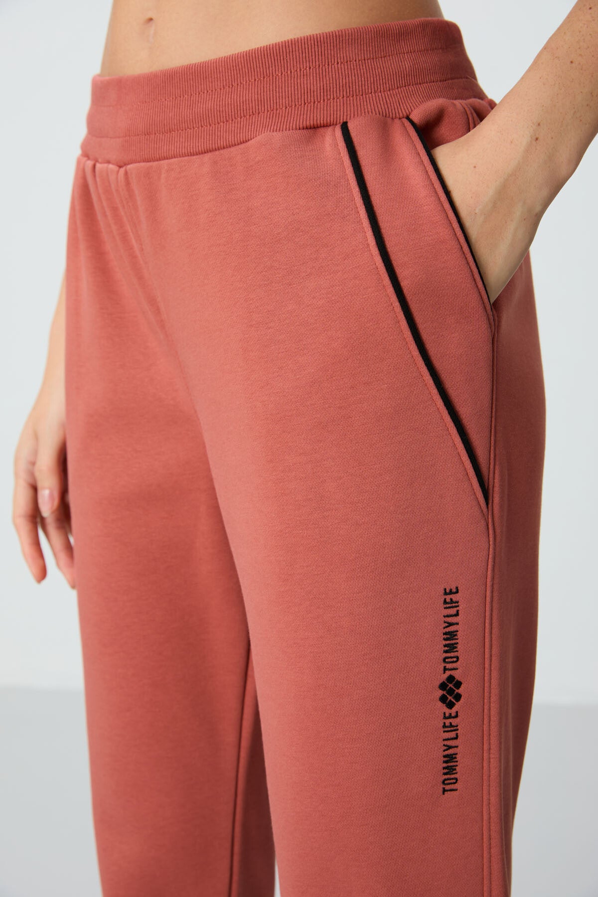 Compact Cotton Thick Smooth Textured Standard Fit Women's Tracksuit Bottom - 94660