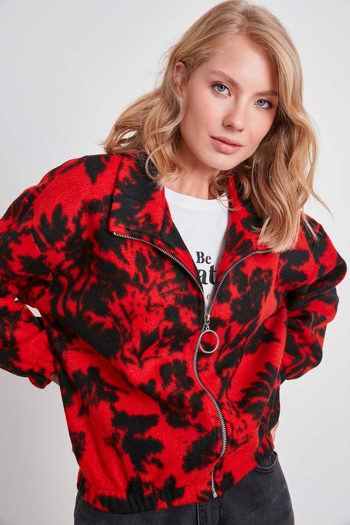 POLAR SWEAT WITH RED PATTERN