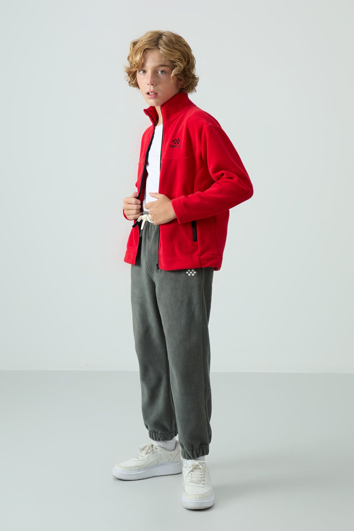 Red Thick Soft Textured Standard Fit Embroidered Fleece Boys' Sweatshirt - 11223