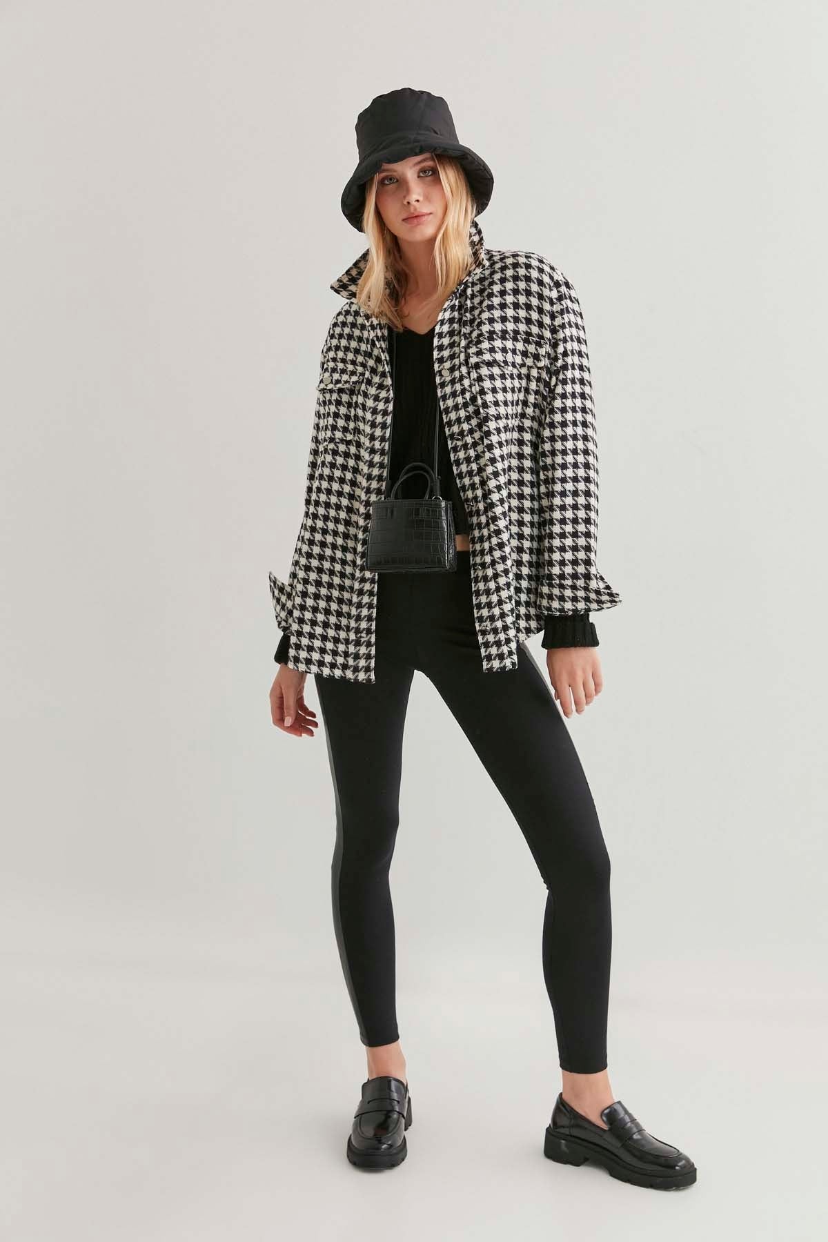 SHORT ARCHED TIGHTS