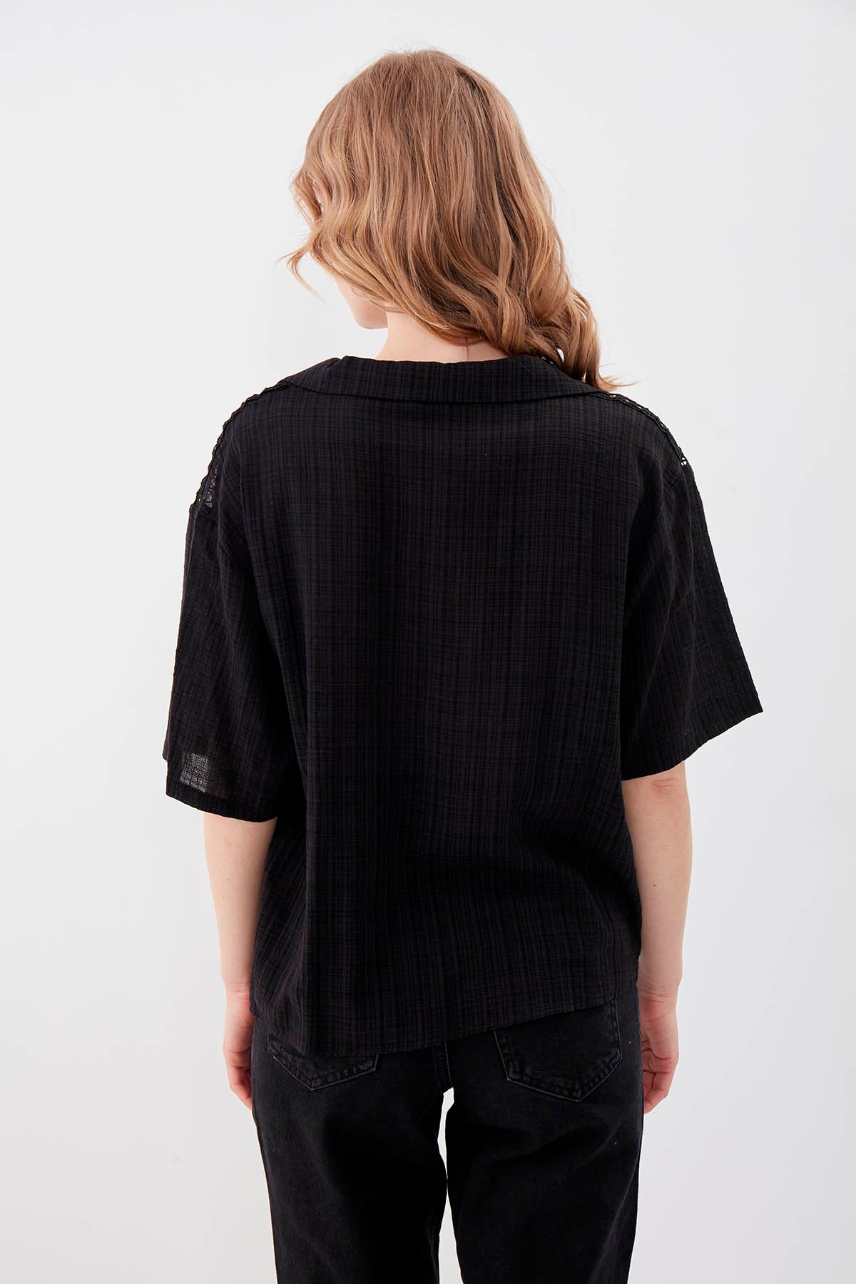 SHIRT WITH SHORT SLEEVE BINDING