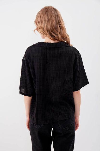 SHIRT WITH SHORT SLEEVE BINDING