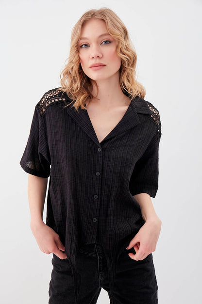 SHIRT WITH SHORT SLEEVE BINDING