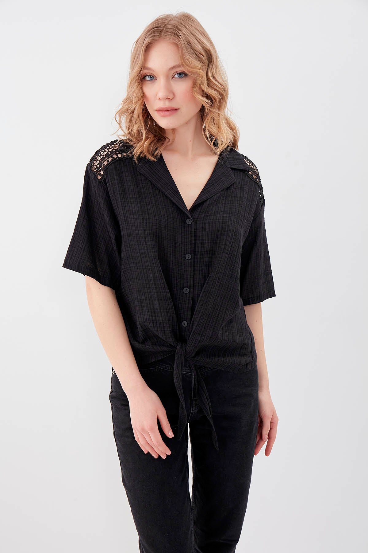 SHIRT WITH SHORT SLEEVE BINDING