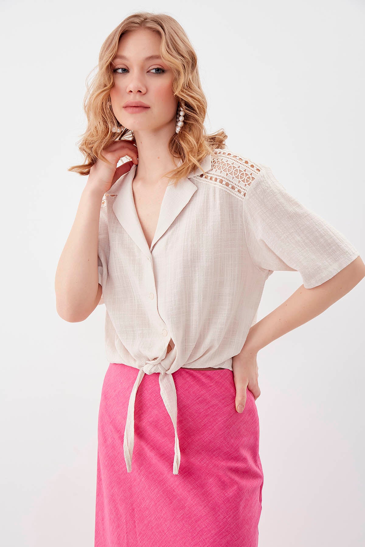 SHIRT WITH SHORT SLEEVE BINDING