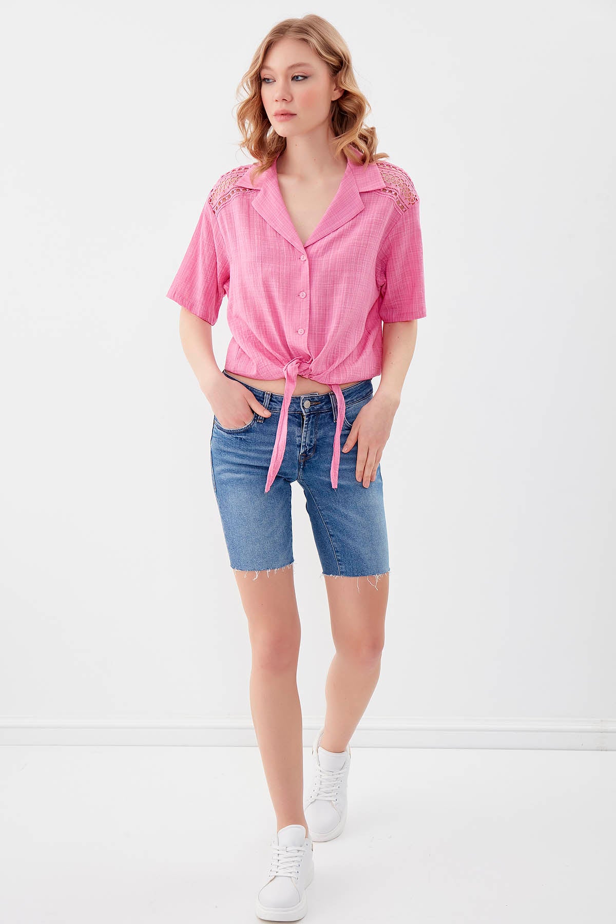 SHIRT WITH SHORT SLEEVE BINDING