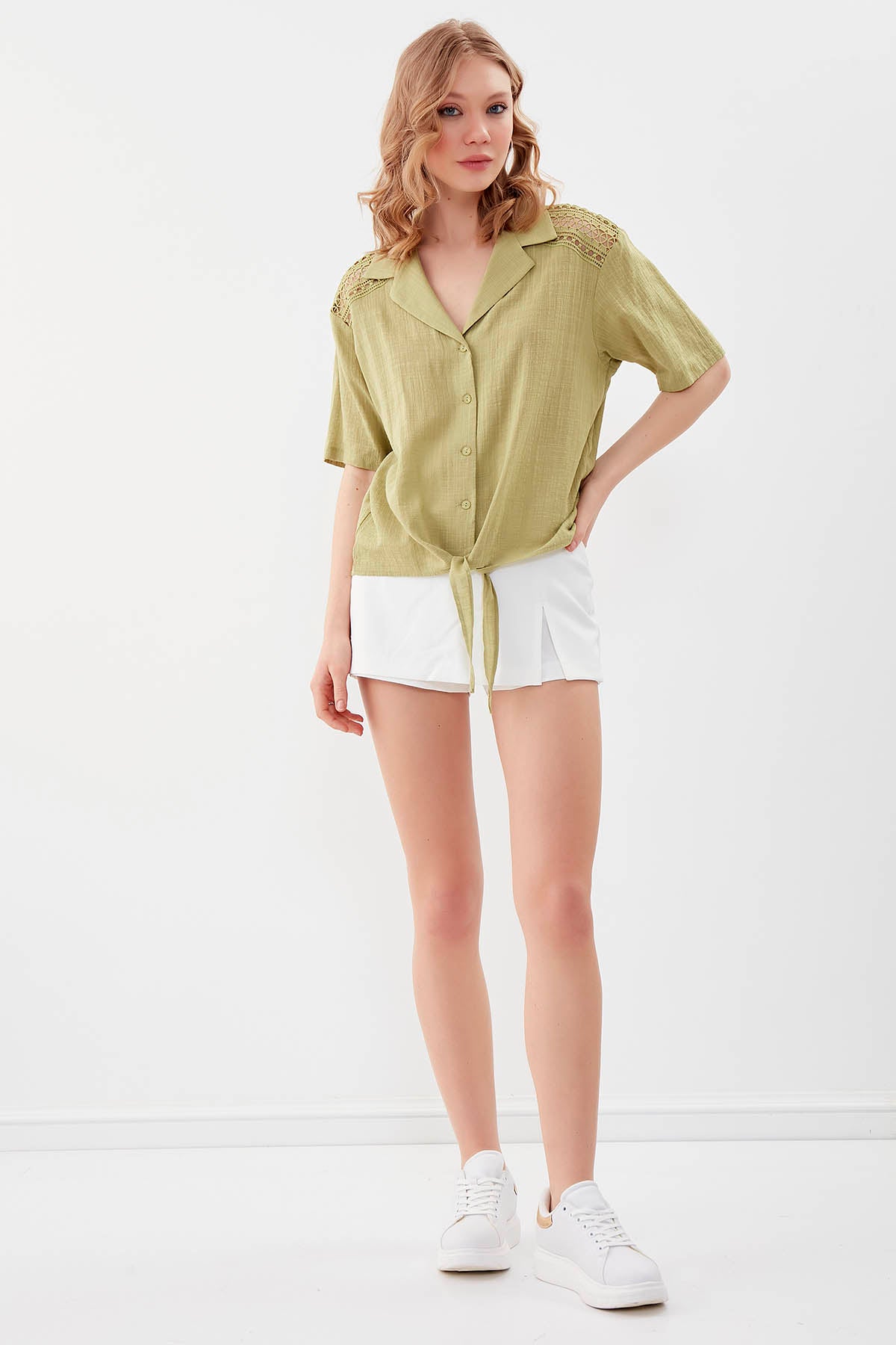 SHIRT WITH SHORT SLEEVE BINDING