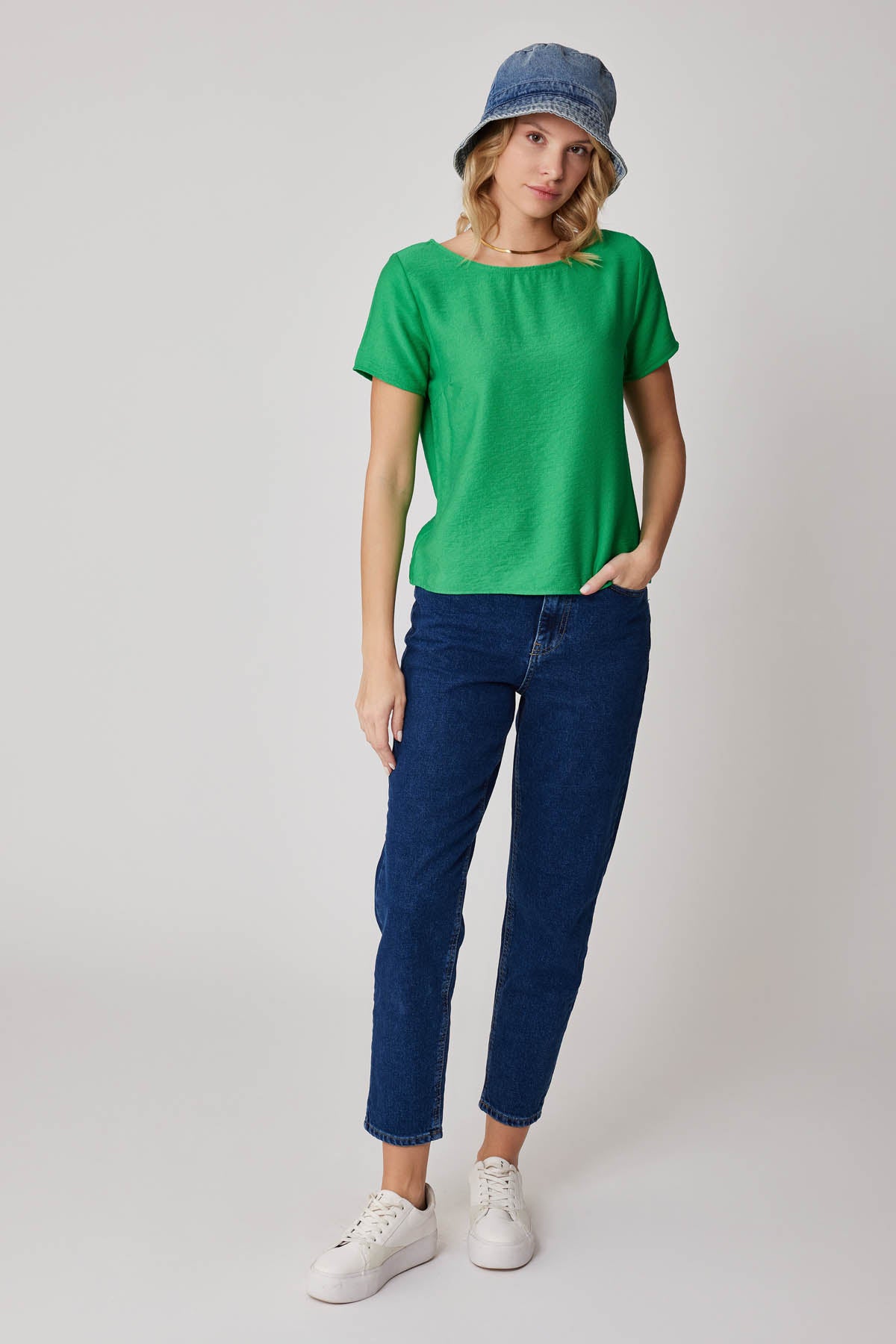 CROP BLOUSE WITH SHORT SLEEVES