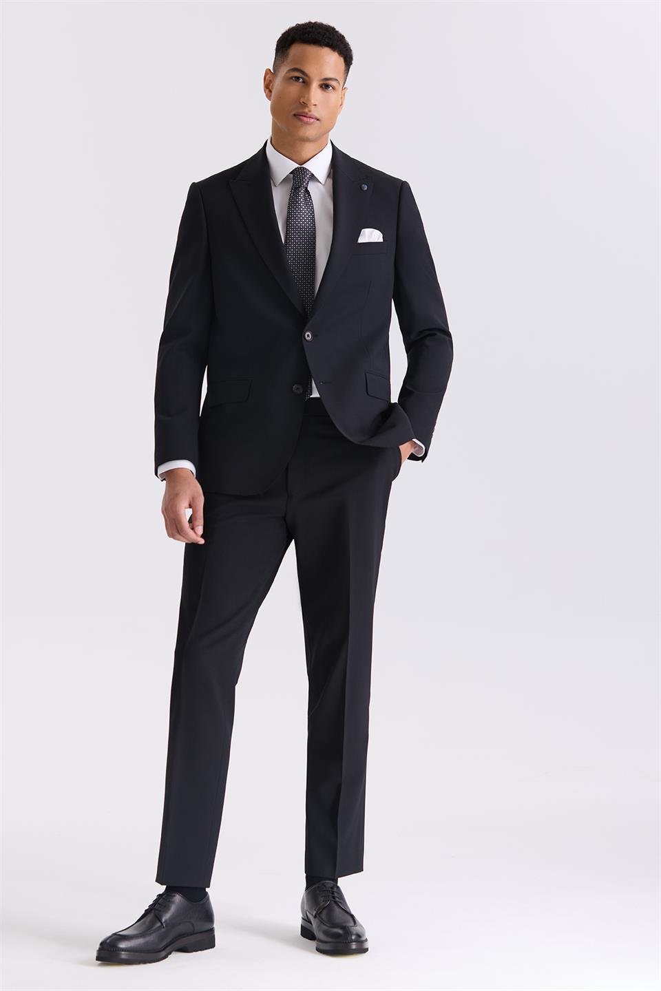 Black Classic Fit Sharp Collar Wool Suit