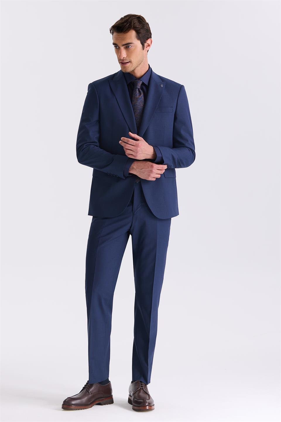 Navy Classic Fit Sharp Collar Wool Suit