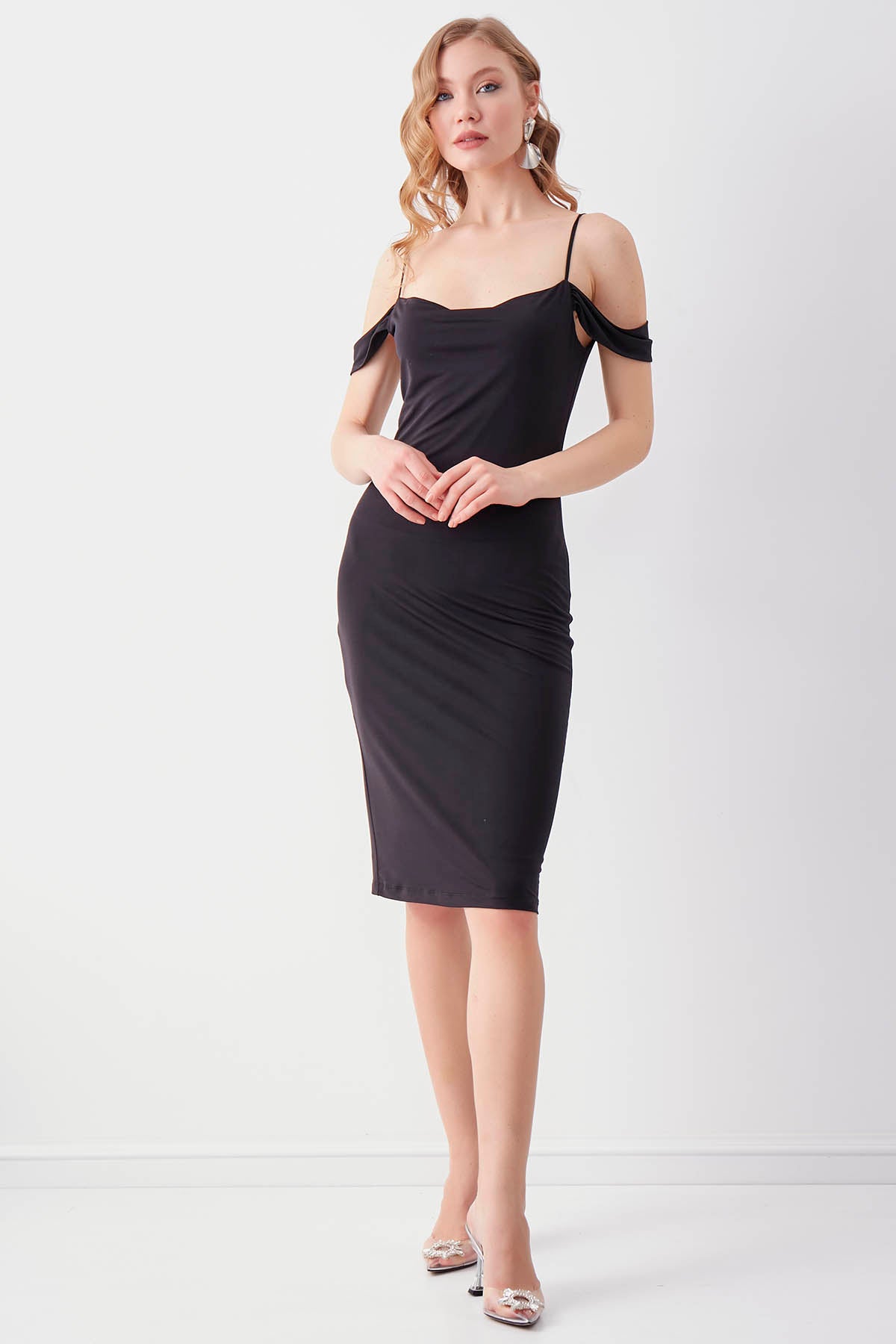 DRESS WITH DETAILED STRING SLEEVE SLING