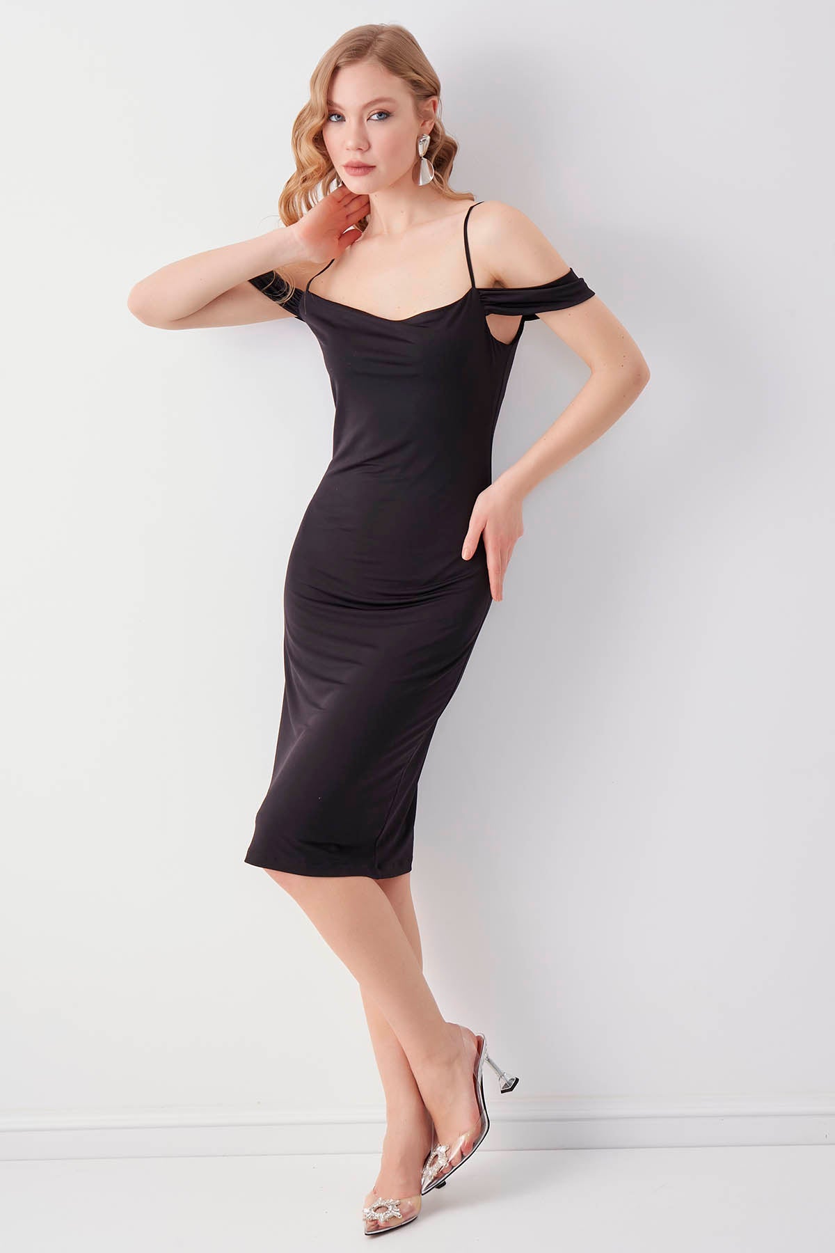 DRESS WITH DETAILED STRING SLEEVE SLING