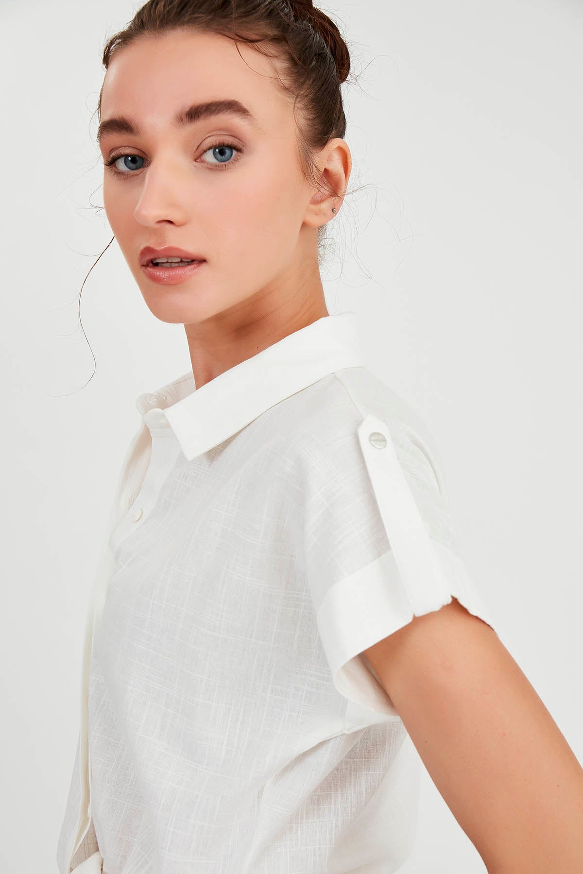 SLEEVE-DETAILED SHORT SLEEVE SHIRT