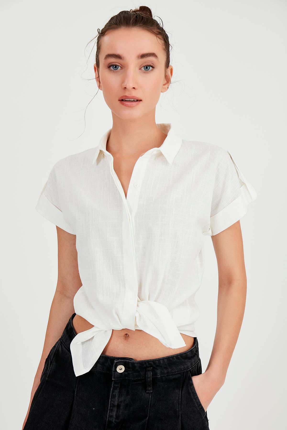 SLEEVE-DETAILED SHORT SLEEVE SHIRT