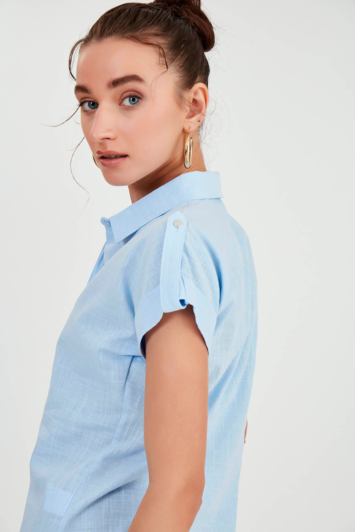 SLEEVE-DETAILED SHORT SLEEVE SHIRT