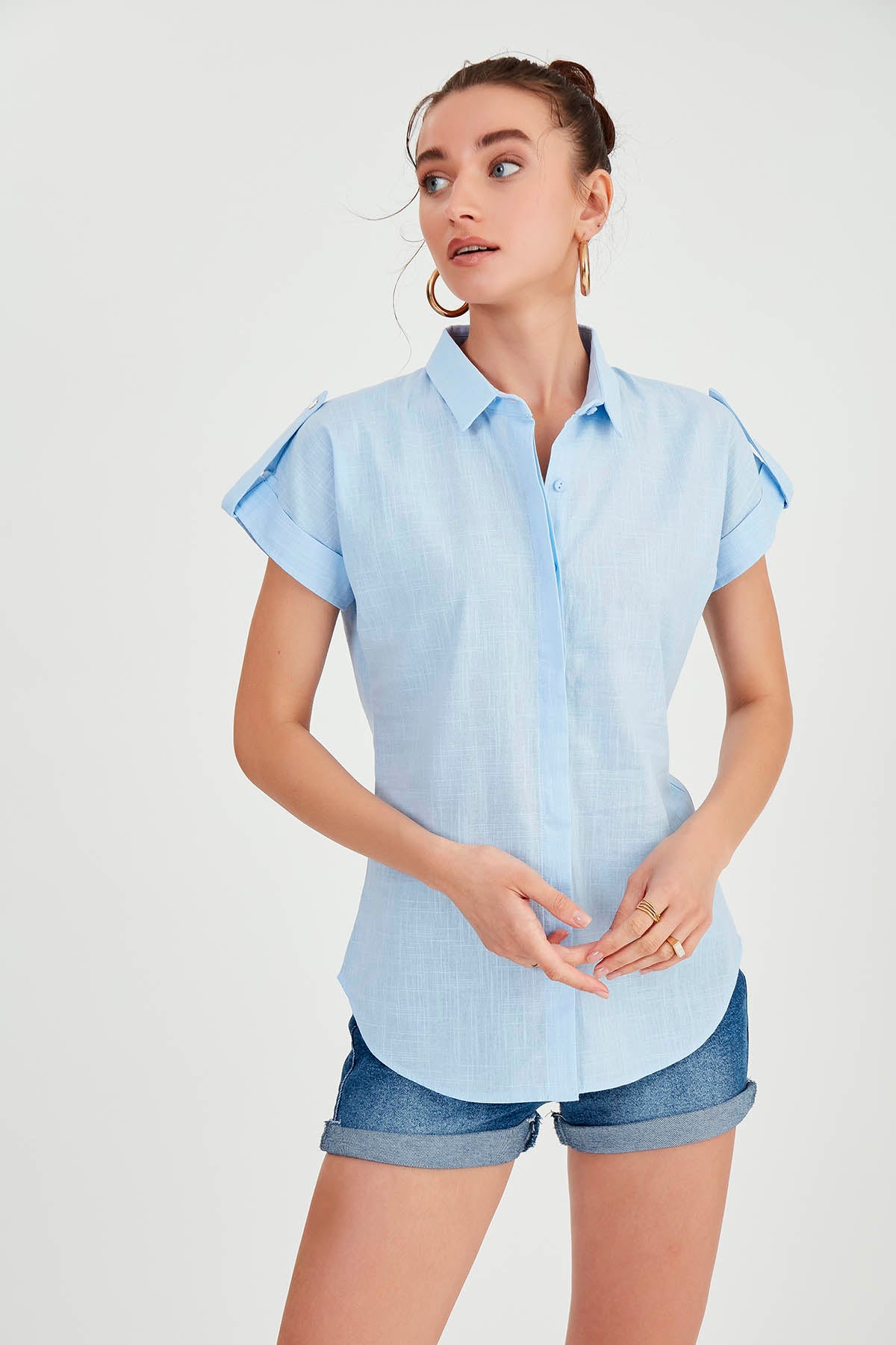 SLEEVE-DETAILED SHORT SLEEVE SHIRT