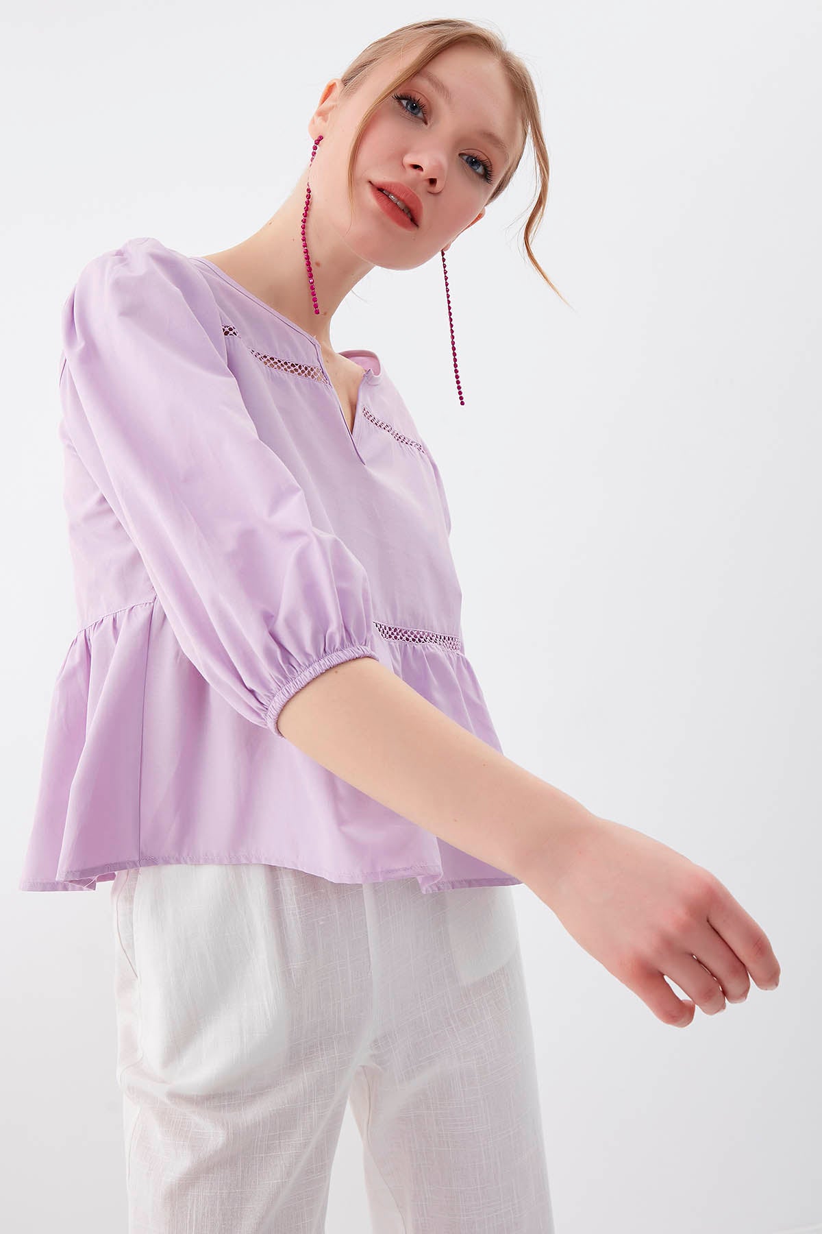 SLEEVES ELASTANE V COLLAR BLOUSE