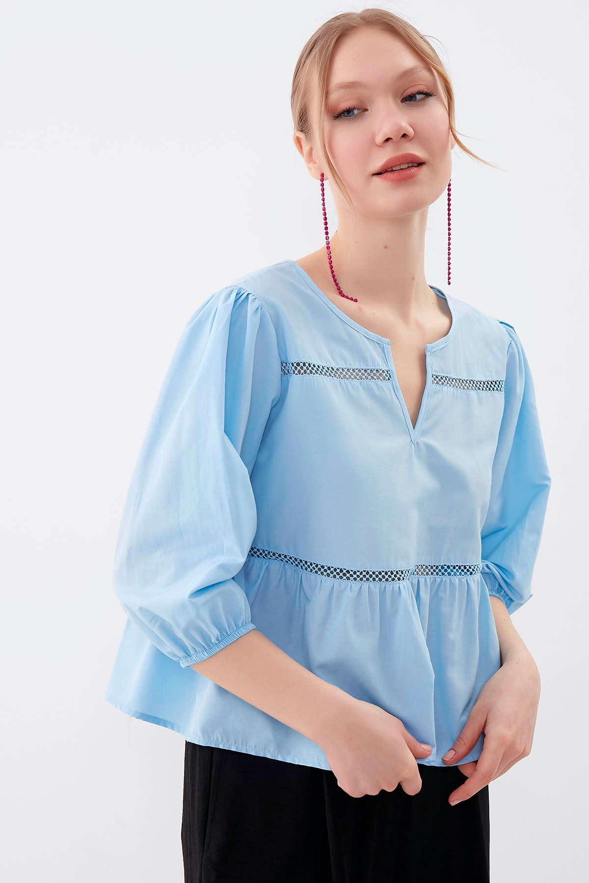 SLEEVES ELASTANE V COLLAR BLOUSE