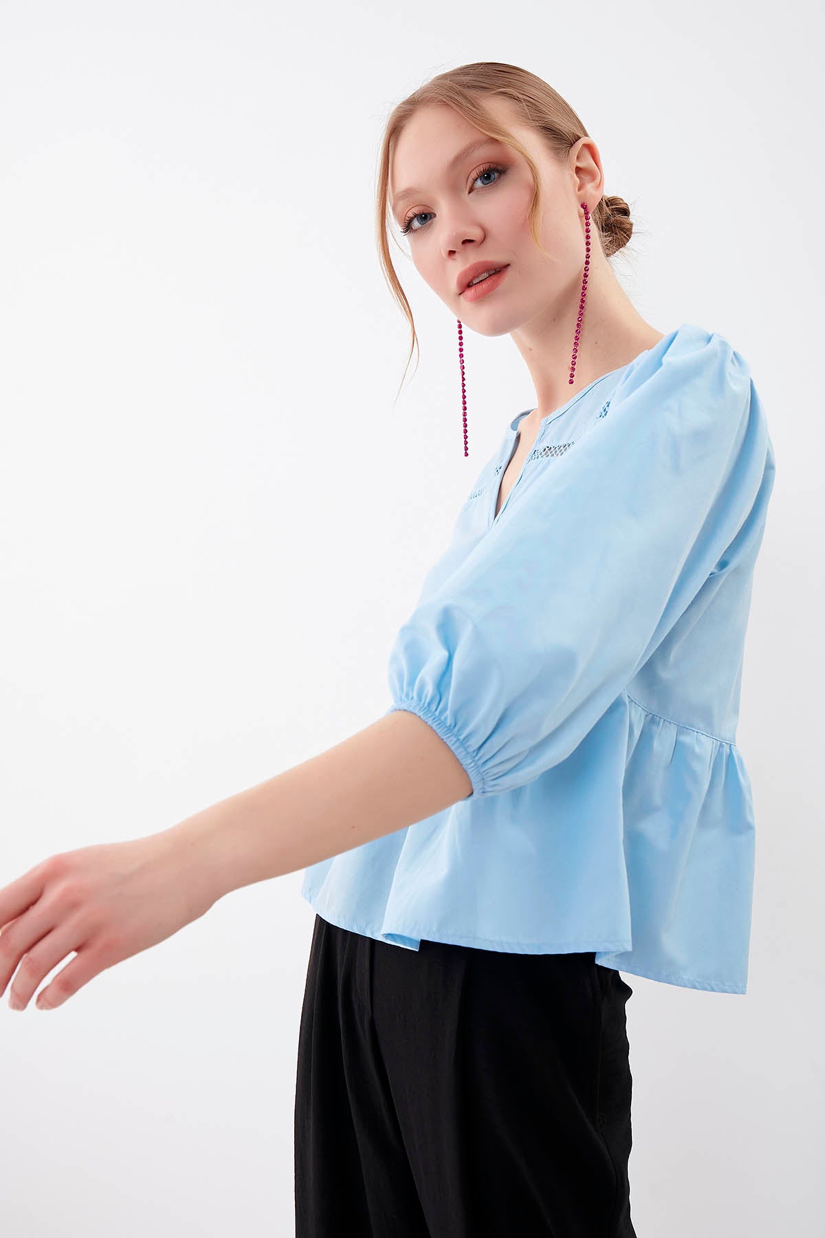 SLEEVES ELASTANE V COLLAR BLOUSE