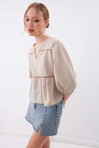 SLEEVES ELASTANE V COLLAR BLOUSE