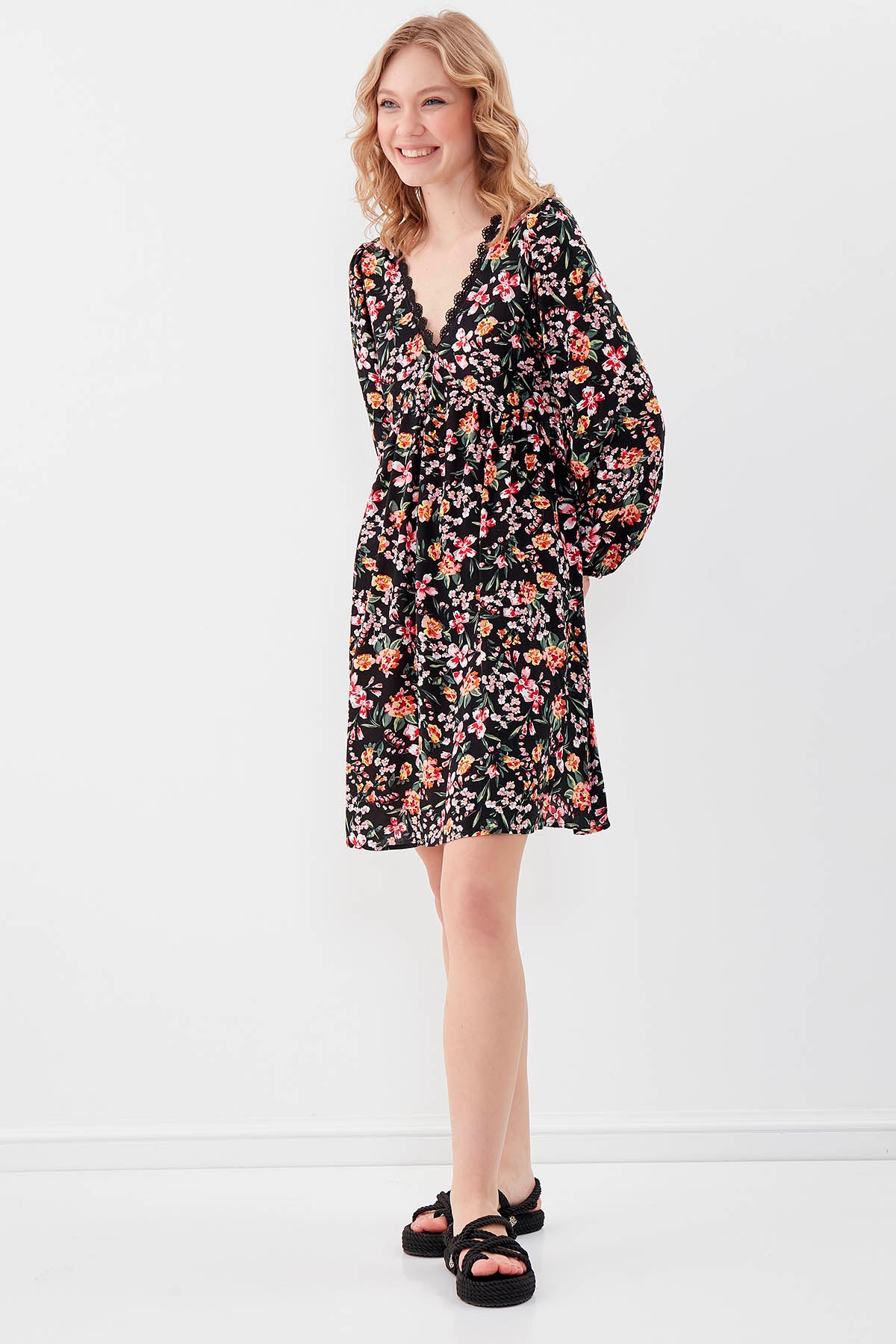 FLORAL DRESS WITH LACED COLLAR & ELASTANE SLEEVES AND WAIST