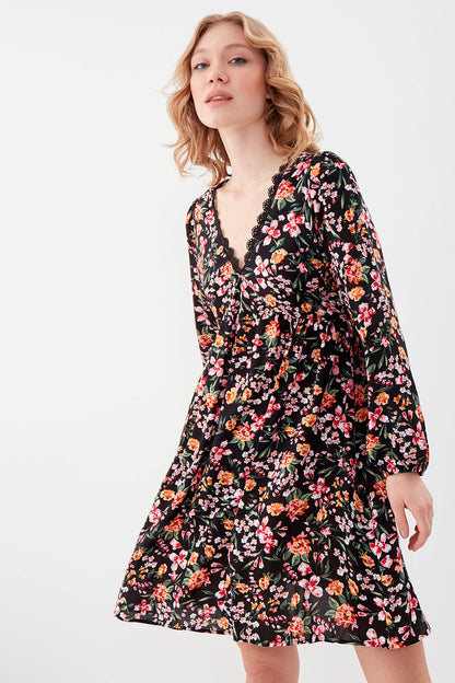 FLORAL DRESS WITH LACED COLLAR & ELASTANE SLEEVES AND WAIST