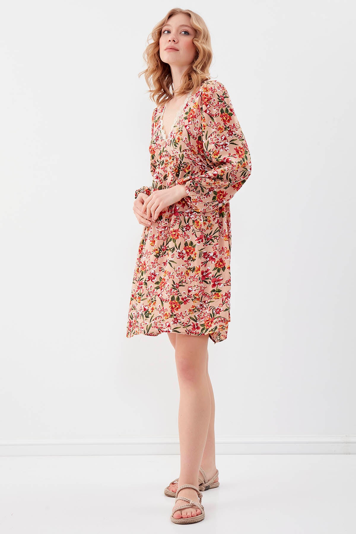 FLORAL DRESS WITH LACED COLLAR & ELASTANE SLEEVES AND WAIST