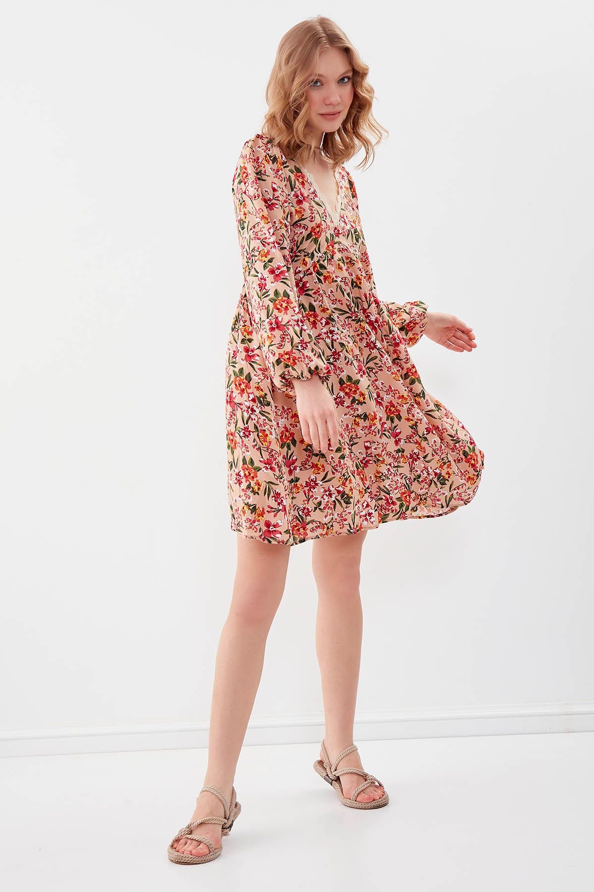 FLORAL DRESS WITH LACED COLLAR & ELASTANE SLEEVES AND WAIST