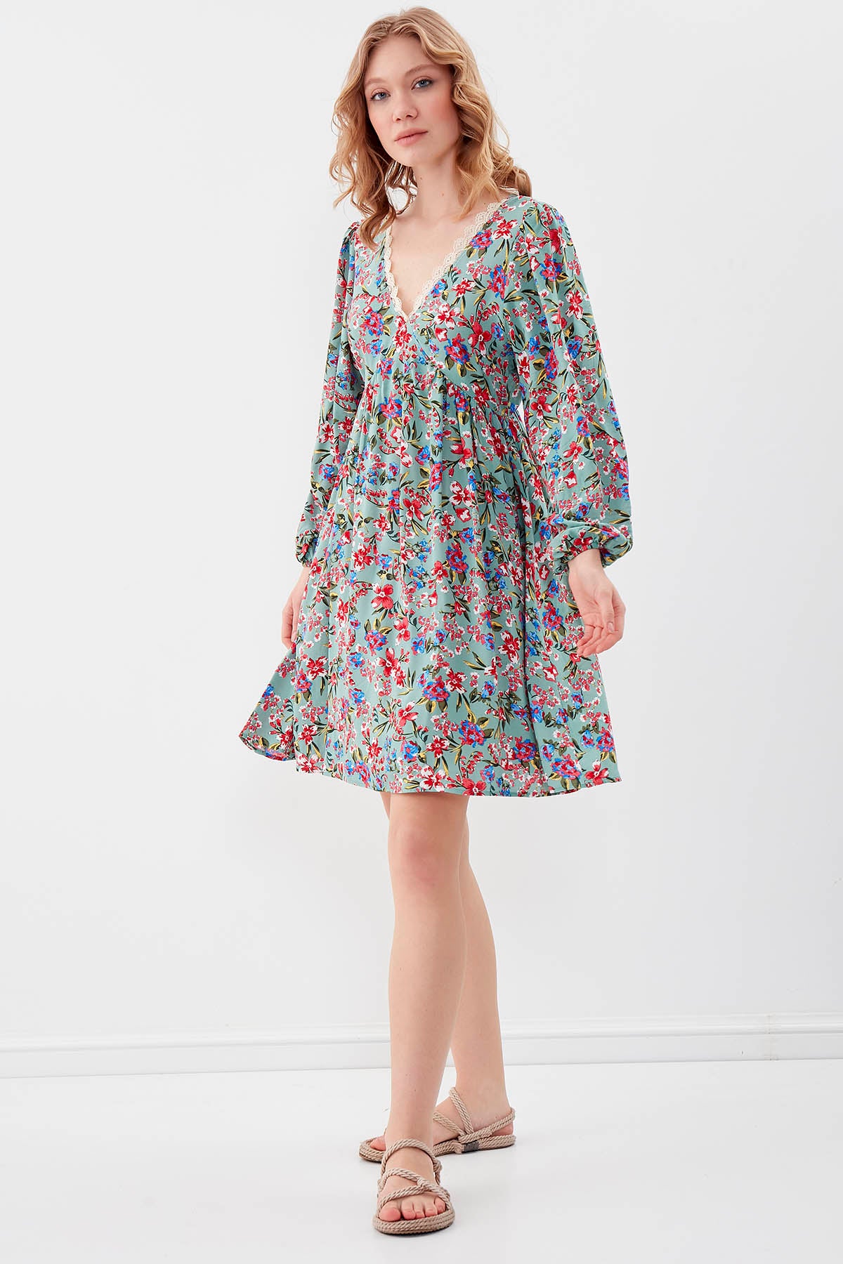 FLORAL DRESS WITH LACED COLLAR & ELASTANE SLEEVES AND WAIST