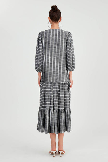 LONG DRESS WITH SLEEVES AND COLLAR