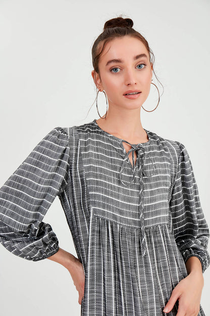 LONG DRESS WITH SLEEVES AND COLLAR