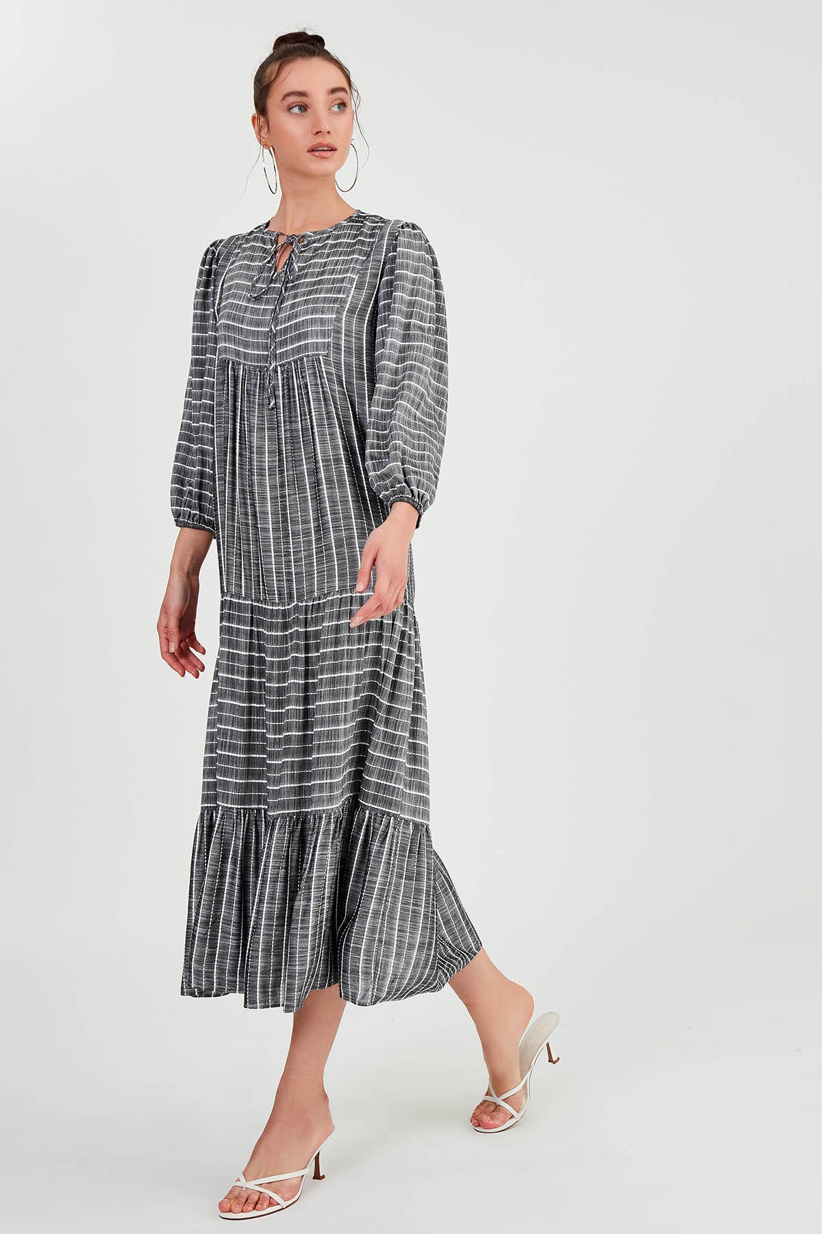 LONG DRESS WITH SLEEVES AND COLLAR