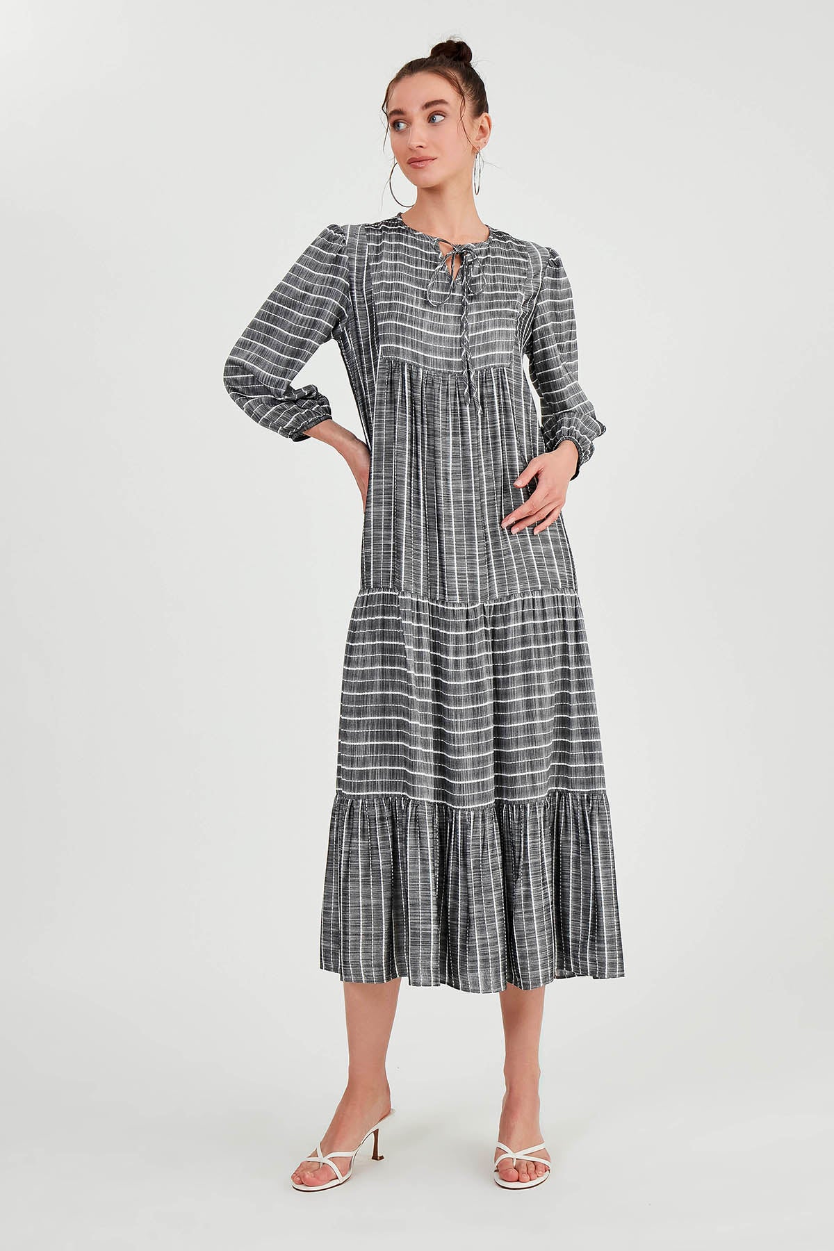 LONG DRESS WITH SLEEVES AND COLLAR
