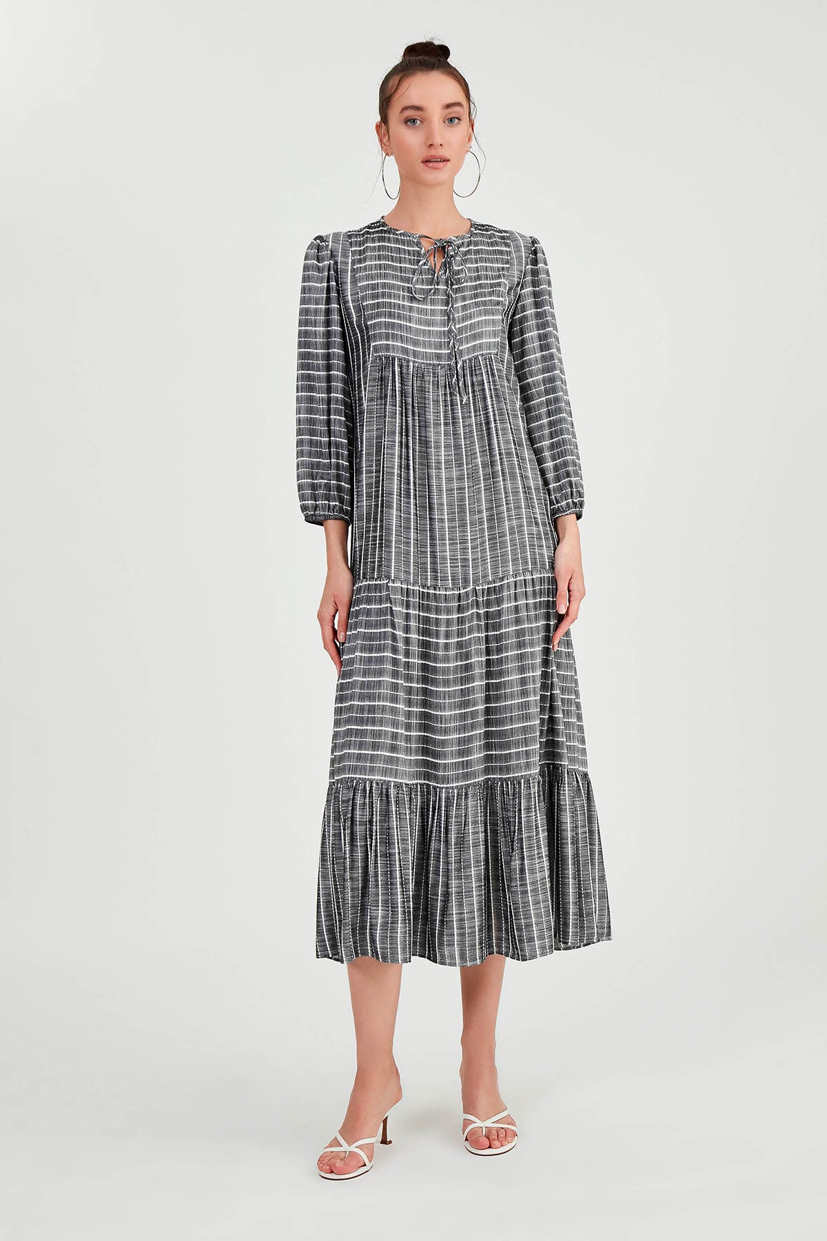 LONG DRESS WITH SLEEVES AND COLLAR