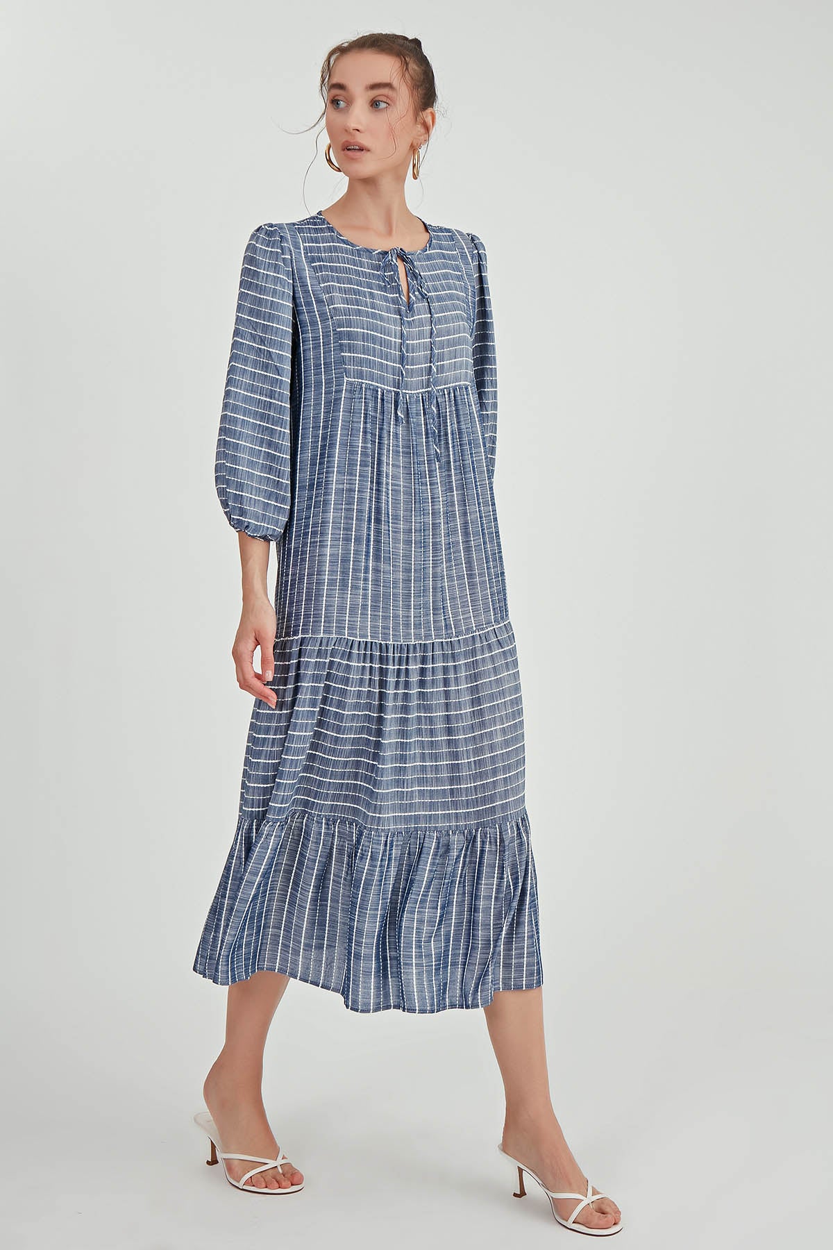 LONG DRESS WITH SLEEVES AND COLLAR