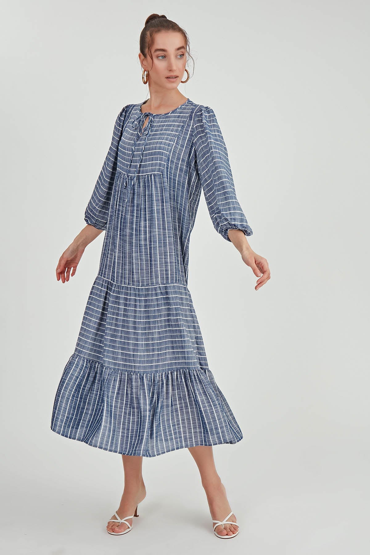 LONG DRESS WITH SLEEVES AND COLLAR
