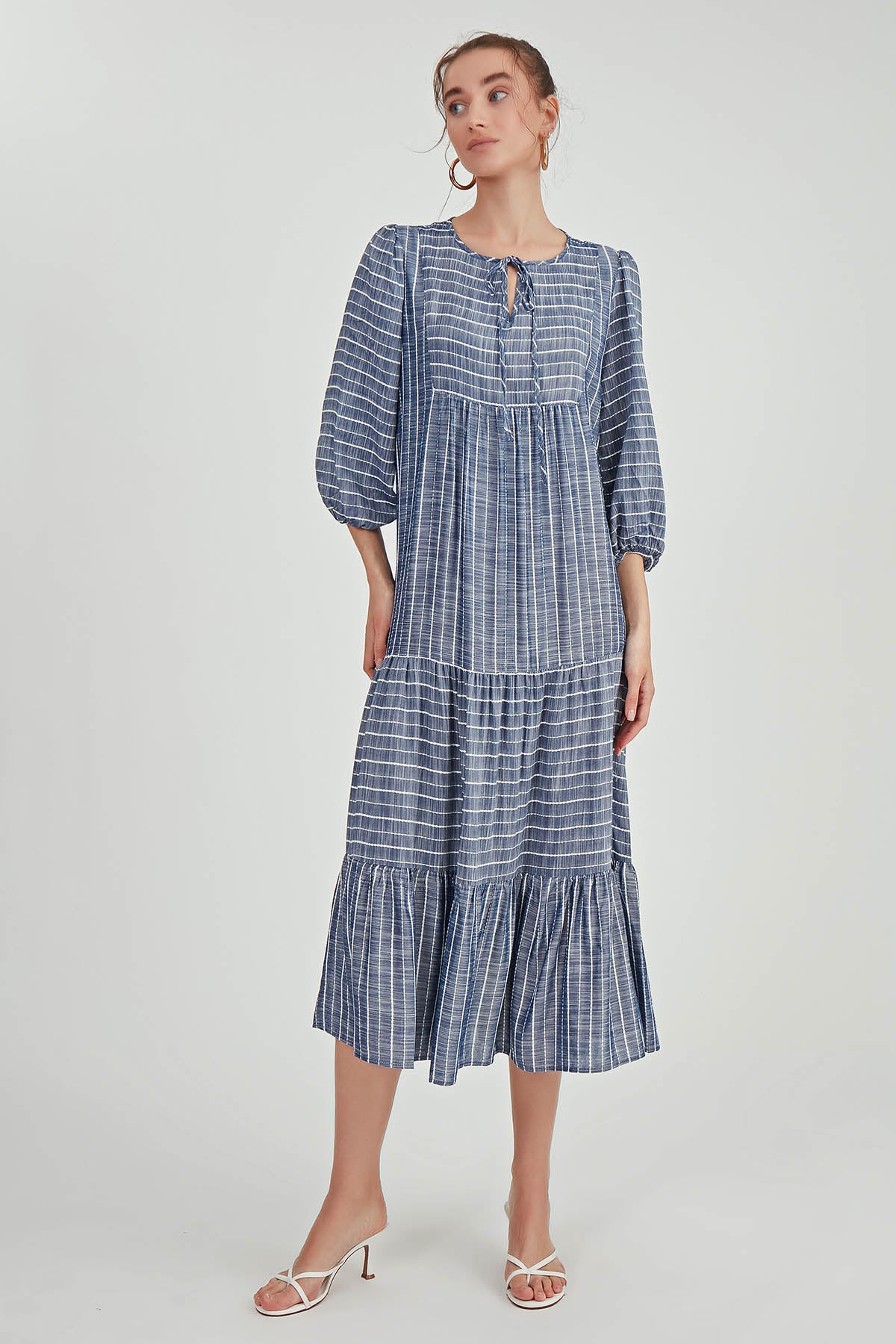 LONG DRESS WITH SLEEVES AND COLLAR