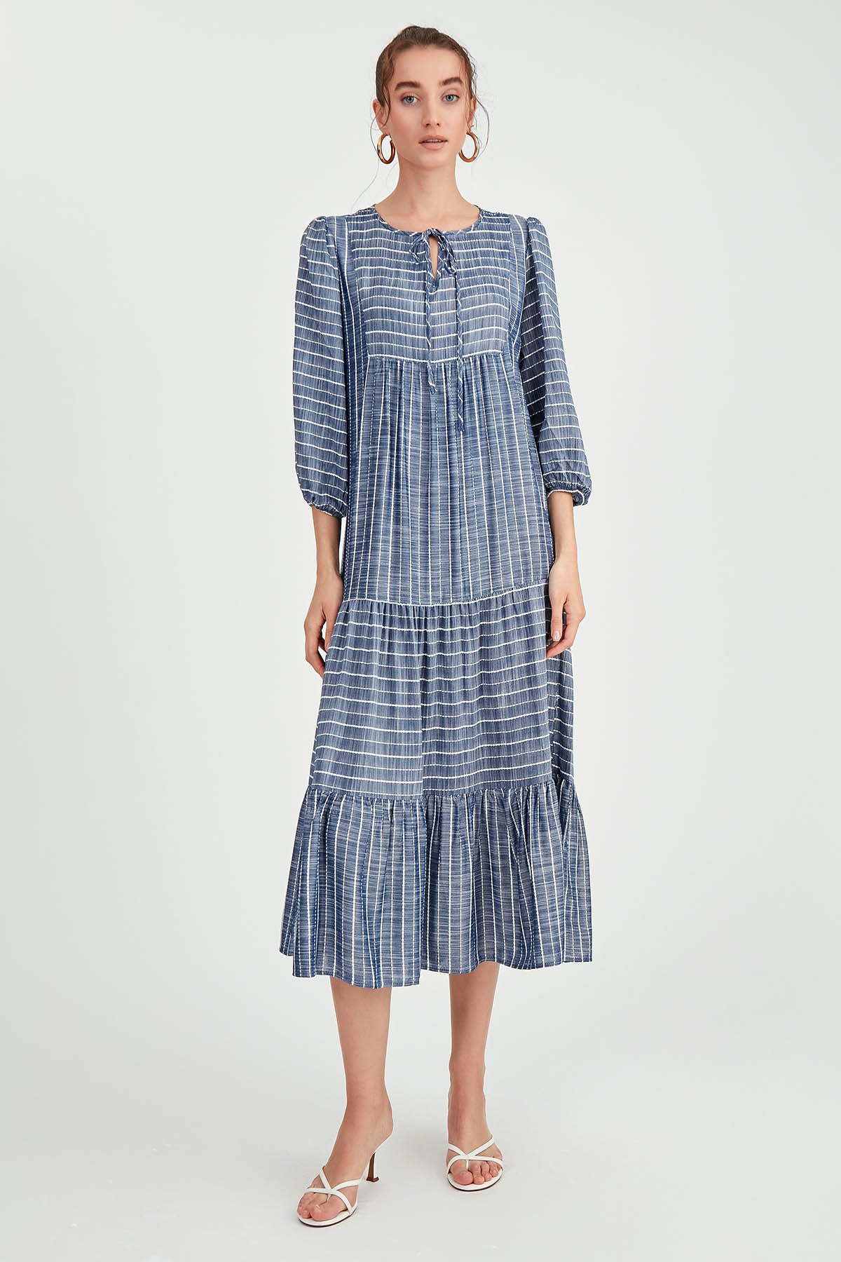 LONG DRESS WITH SLEEVES AND COLLAR