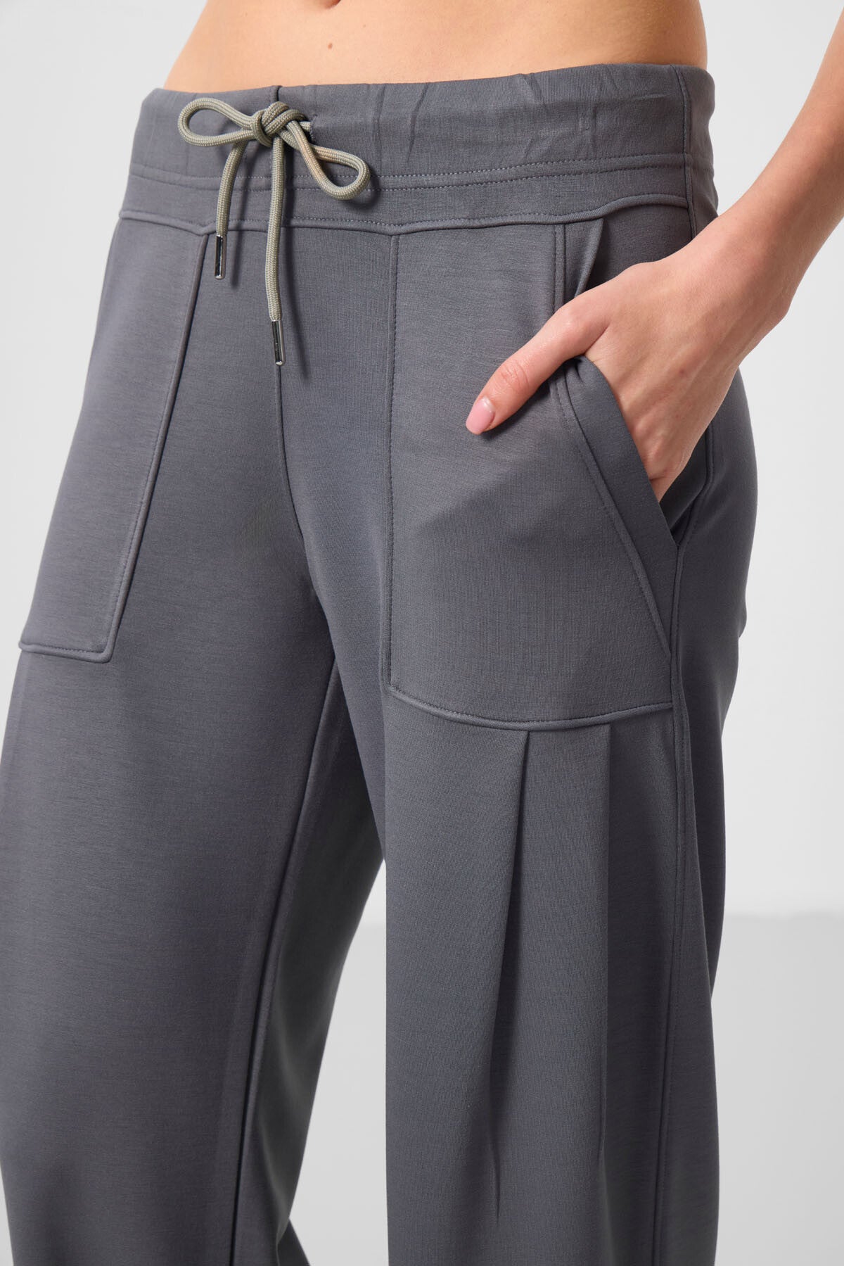 Dark Grey Soft Textured Pocket Detailed Comfort Fit Women's Trousers - 94672