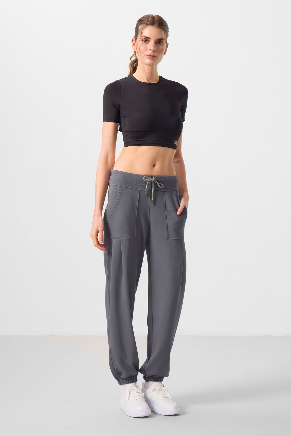 Dark Grey Soft Textured Pocket Detailed Comfort Fit Women's Trousers - 94672