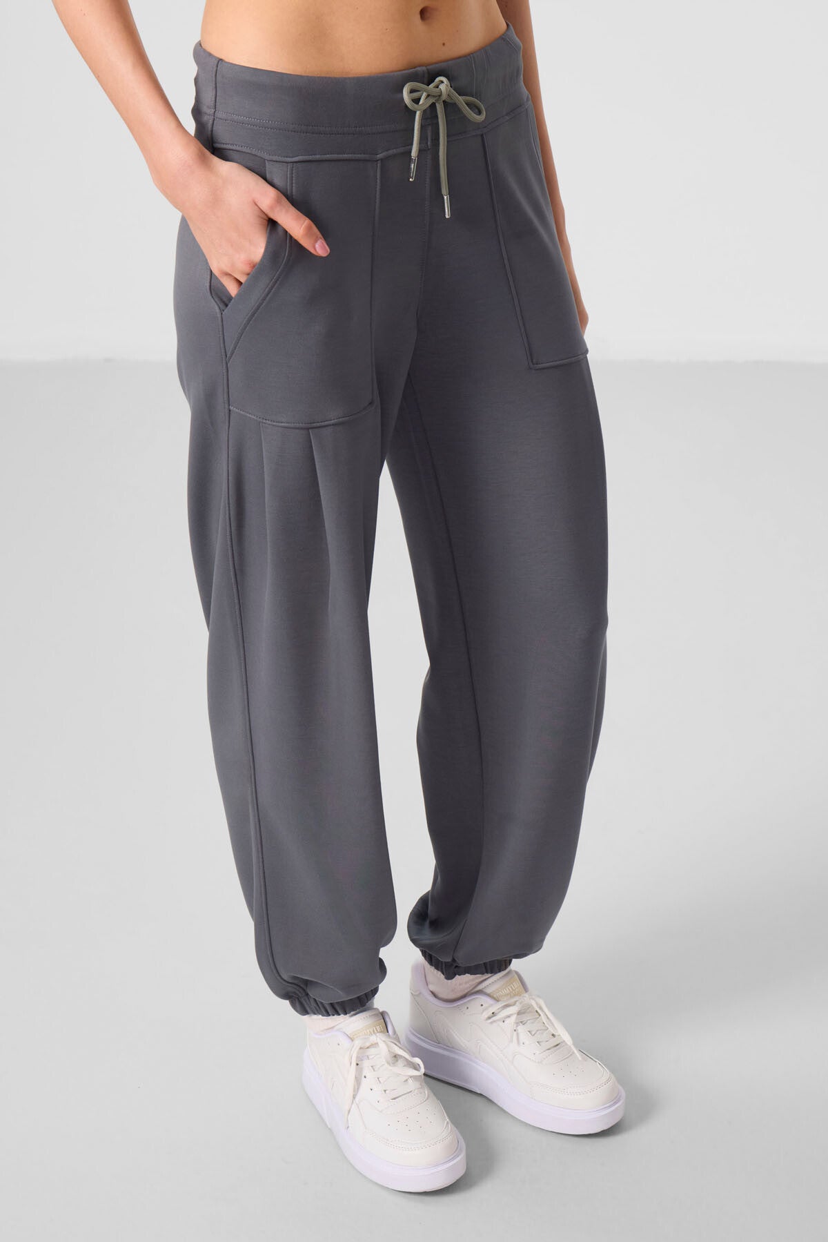Dark Grey Soft Textured Pocket Detailed Comfort Fit Women's Trousers - 94672