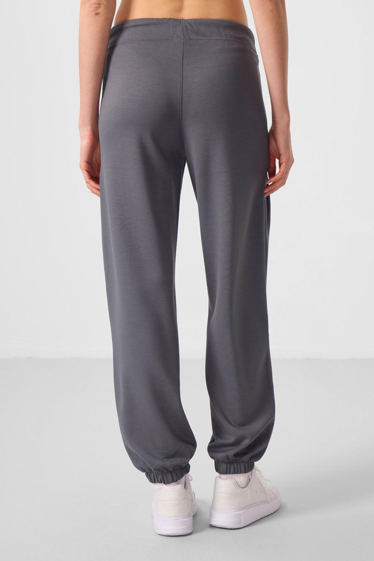 Dark Grey Soft Textured Pocket Detailed Comfort Fit Women's Trousers - 94672